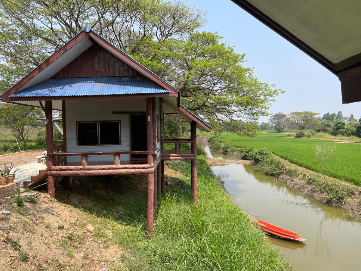 Rain Tree Cafe & Homestay Uthai Thani Esterno foto