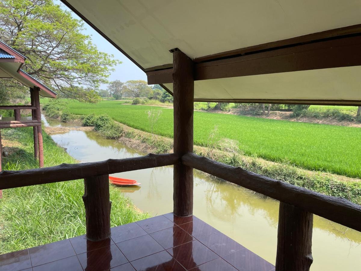 Rain Tree Cafe & Homestay Uthai Thani Esterno foto