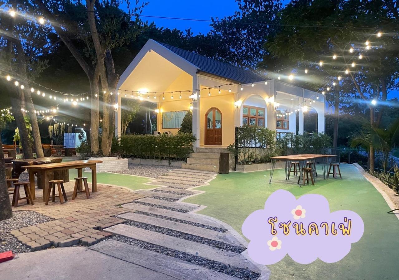 Rain Tree Cafe & Homestay Uthai Thani Esterno foto